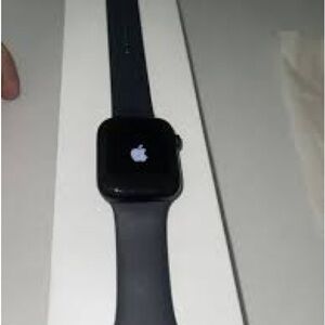 Apple-Used
series 7 45MM Aluminum